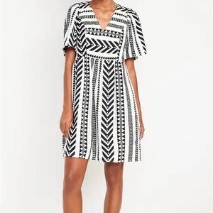Old Navy Black & White Geometric V-Neck Dress Large